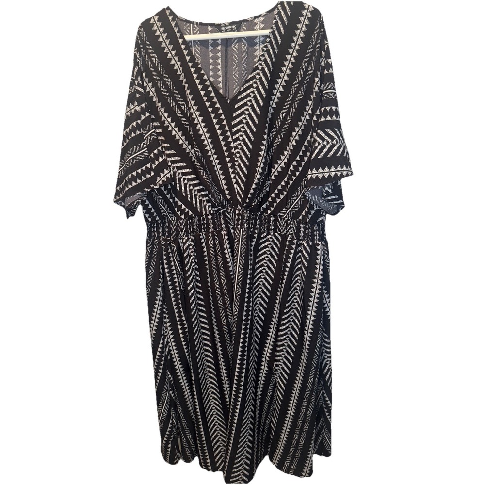 BloomChic Black White Geometric Dolman Sleeve Shirred Split Hem Dress 26